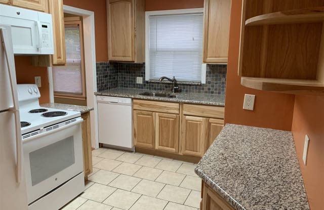 212 S Minerva Ave - 212 South Minerva Avenue, Royal Oak, MI 48067
