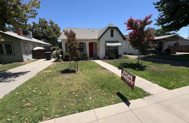 Charming home near down town Visalia Rent Ready! photos photos