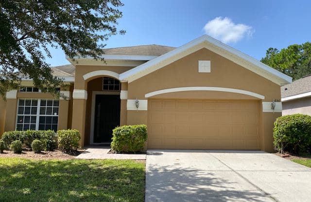 656 Fern Lake Dr - 656 Fern Lake Drive, Alafaya, FL 32825