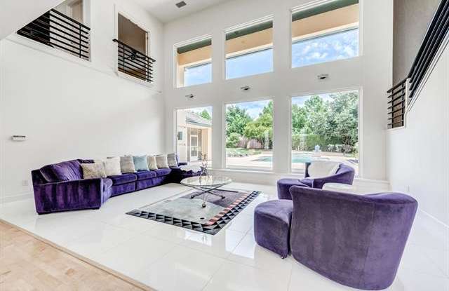 5607 Versailles Court Gallery 4