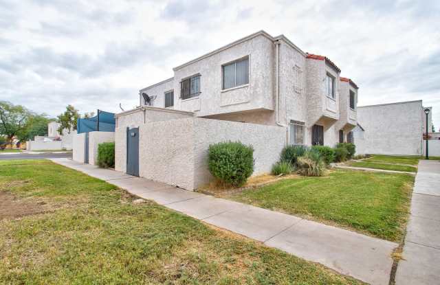 Wonderful Townhome centrally located. Kitchen just updated and looks Amazing!!! New Gate!!! Available now!!! photos photos
