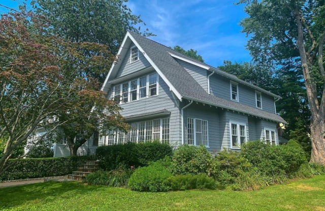 20 Lockwood Drive - 20 Lockwood Drive, Old Greenwich, CT 06870