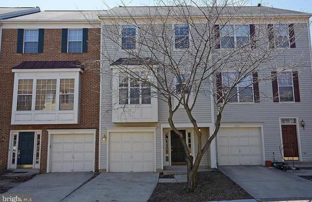 2426 CLOVER FIELD Circle - 2426 Clover Field Circle, McNair, VA 20171
