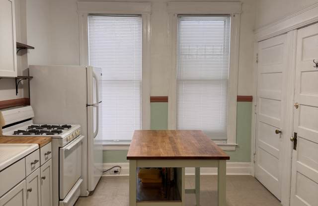 325 W Grand Blvd photos photos