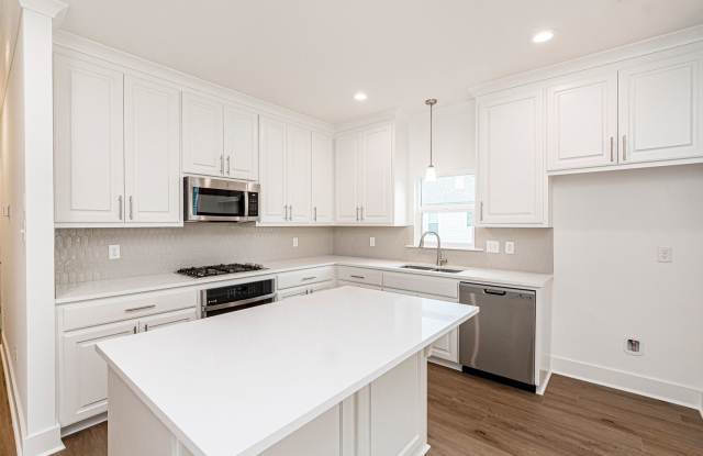 4 Bedroom Home NEW Construction in CENTRAL. Gallery 4