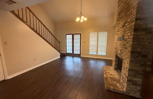 Three Bedroom Townhome off O'Neal Ready to Move-In Gallery 4