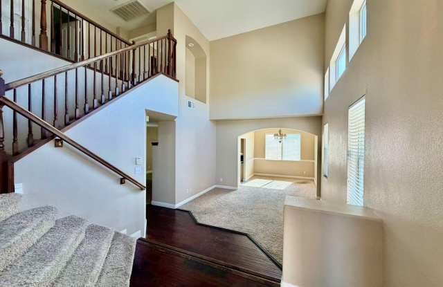 4 Bedrooms  3 Full Bathrooms Beautifully maintained home Gallery 3