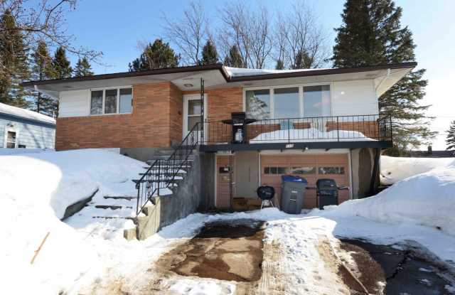 AVAILABLE JUNE - 4 BED 2 BATH - 110 East Niagara Street, Duluth, MN 55811