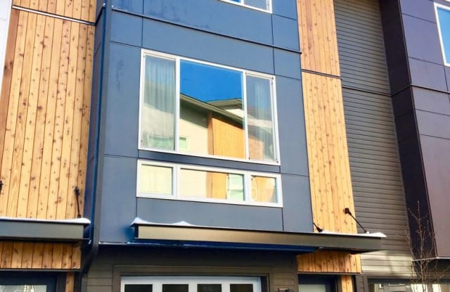 13939 NE 15th Ct - 13939 NE 15th Ct, Bellevue, WA 98005