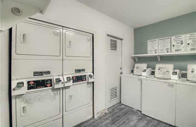 1206 East 52nd Street - 204B Gallery 3