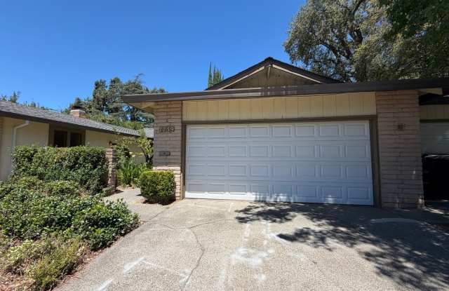 2 bedroom Fair Oaks charmer Gallery 1