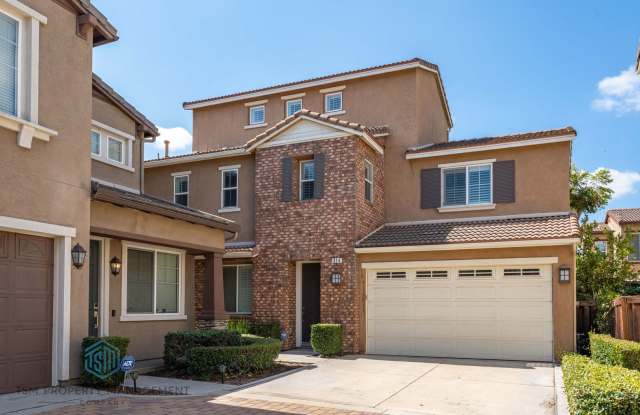 Spacious 3 Bed 2.5 Bath Condo in Orange! - 314 West Pebble Creek Lane, Orange, CA 92865