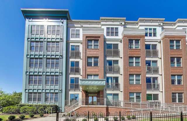 Gorgeous Updated 2 bed + 1 Bath with a VIEW! - 1350 Maryland Avenue Northeast, Washington, DC 20002