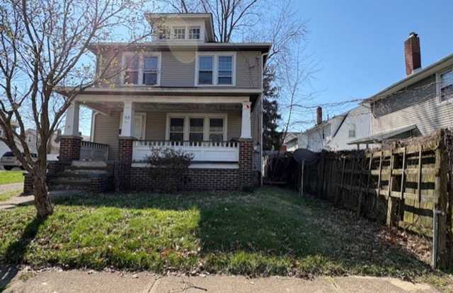 Charming 5-Bedroom Home with Eat-In Kitchen Nook & Bonus Sunroom photos photos