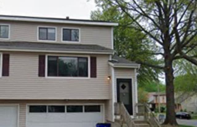 1424 Martway Cir Apt B - 1424 East Mart-Way Circle, Olathe, KS 66061