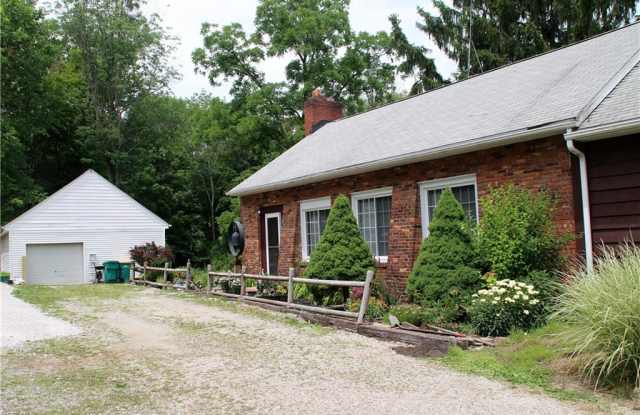 2126 Holmes Dr Gallery 3