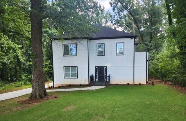 Room in 6 Bedroom Home in Decatur Gallery 3