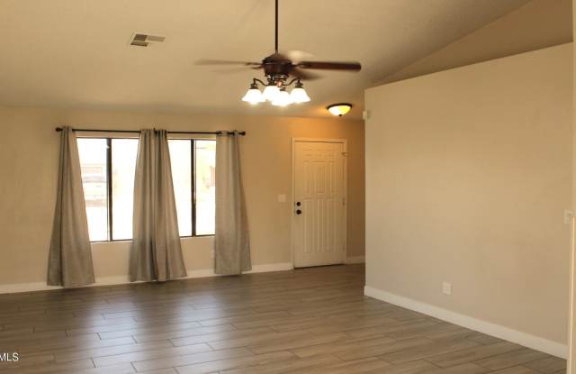 5425 N 74 Drive Gallery 3