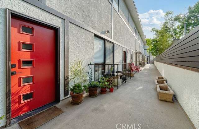 807 North Sycamore Avenue Gallery 2