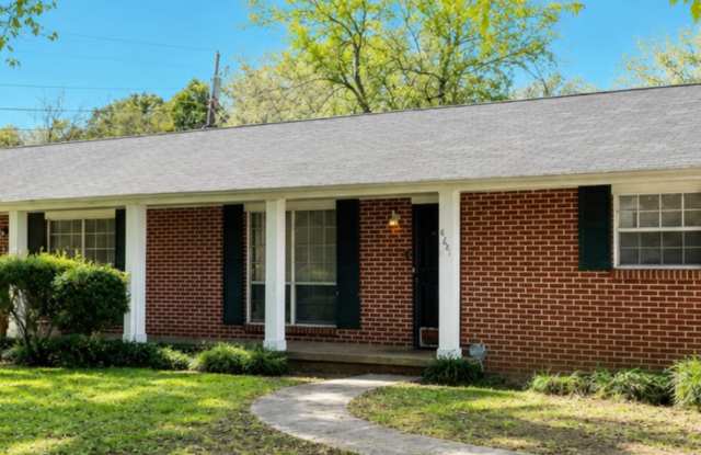 MINUTES FROM VOLKSWAGEN, AMAZON & ENTERPRISE SOUTH! Move in Specials!! Gallery 1