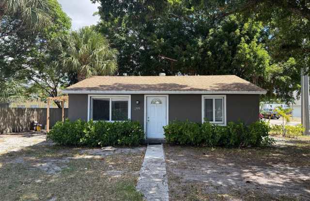 1299 NE 40th Ct photos photos 1299 NE 40th Ct photos photos