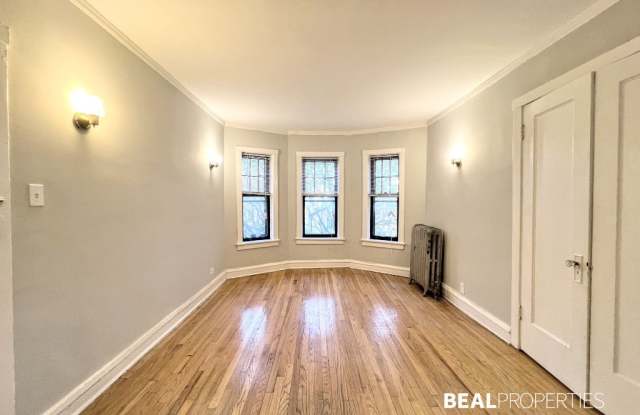 4910 N Hoyne Ave photos photos