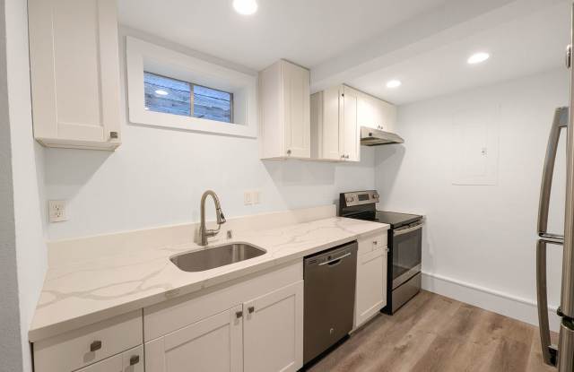 Cozy 1-Bedroom with Bonus Room and Modern Touches in Prime West Seattle Location photos photos