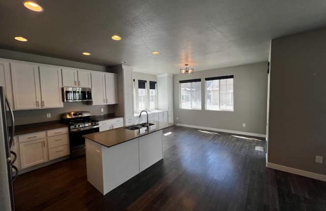 Spacious 3-Bedroom Home in Prime Lehi Location – Available Now! photos photos
