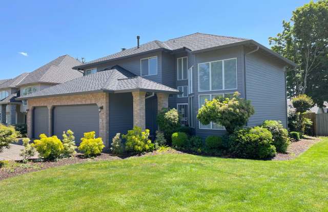 Traditional 4-Bed, 2.5-Bath Home with Stunning Views, Central A/C, and Modern Amenities! - 12856 Southeast Sunnyview Drive, Clackamas County, OR 97015