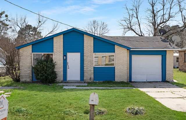 2405 Mamie Dr photos photos