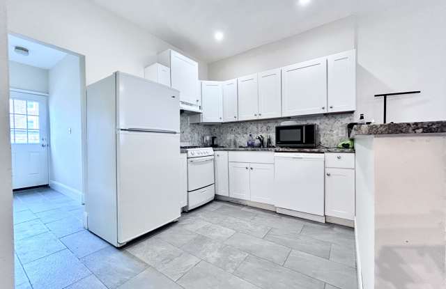 61 Thatcher Street - 2 photos photos