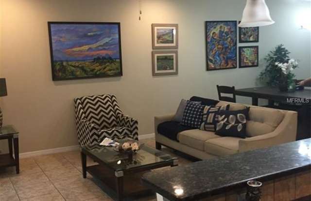 10475 WHITTINGTON COURT Gallery 4