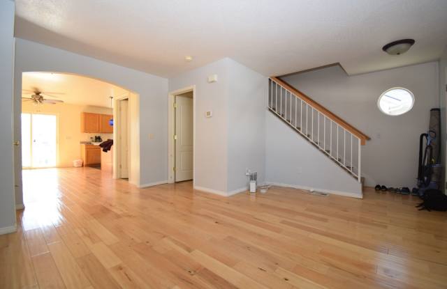 Quaint Townhome in a Gated Community! Gallery 3