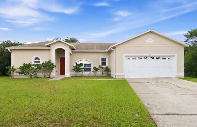 Poinciana Village Spacious 3-Bedroom Home | 2-Car Garage Gallery 1
