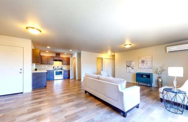 Modern 3 Bedroom, 2 Bathroom Townhouse for Rent Gallery 4