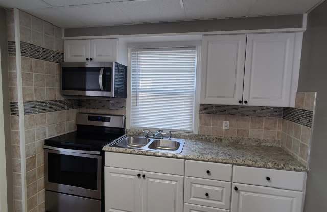 1118 W 4th Street - 1118 West 4th Street, Waterloo, IA 50701 1118 W 4th Street - 1118 West 4th Street, Waterloo, IA 50701