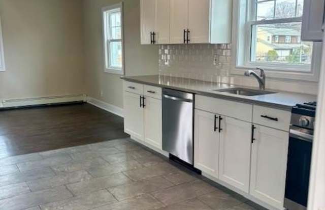 1026 Glen Cove Avenue Gallery 3