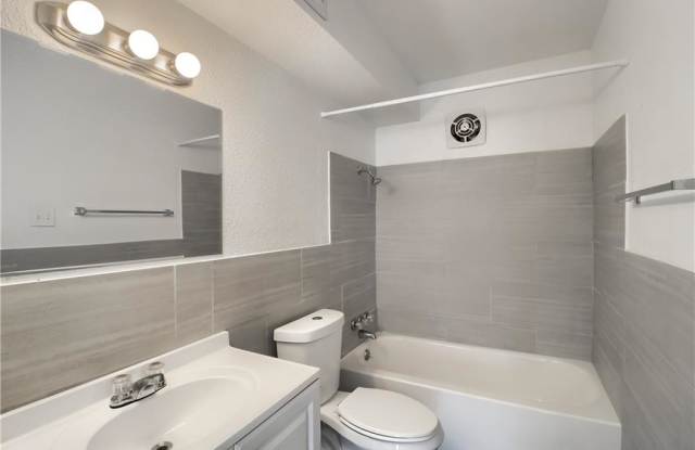 1206 East 52nd Street - 209B Gallery 2