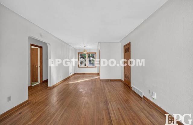 3735 Sherbrooke Rd. Gallery 2