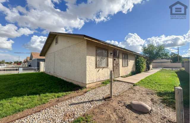 2Bed/1Bath Ground Floor Apt at Broadway Rd/32nd St! Ready for Immediate Move-In! photos photos
