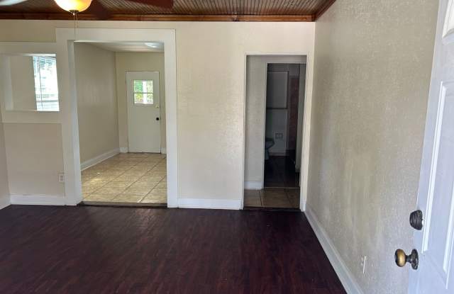 North Hyde Park 2 bedroom 2 bath Gallery 3