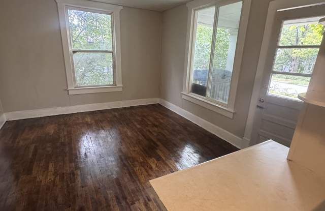 908 Southwest Macvicar Avenue - 1 Gallery 3