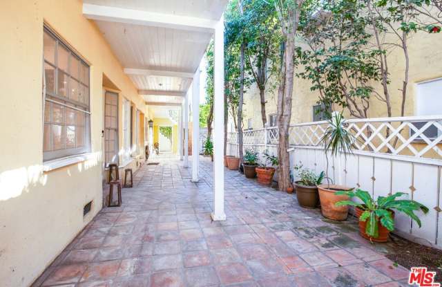 212 S LASKY Dr Gallery 2