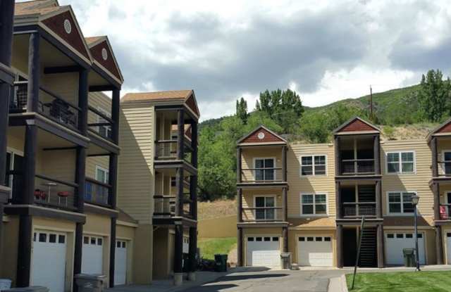 2 Bedroom Condo in West Glenwood photos photos