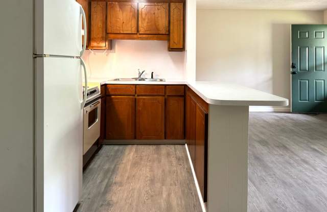 Freshly Painted 1 bed 1 bath with new floors located in a pretty wooded setting photos photos