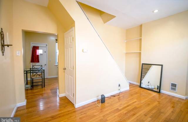 2500 E OAKDALE Street photos photos