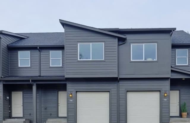 377 South 10th Street - 377 South 10th Street, Kalama, WA 98625