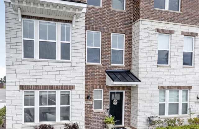 43160 Atwood Avenue Gallery 1