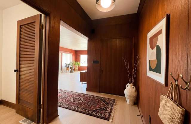 Spacious 3 bed/2 bath Phoenix home | Available October Gallery 4