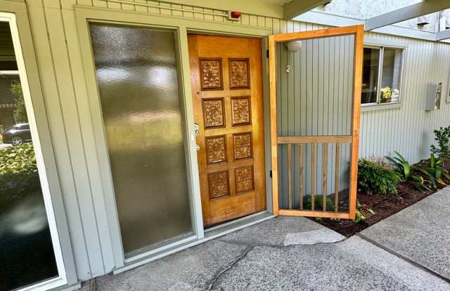 Convenient and Updated Townhouse photos photos